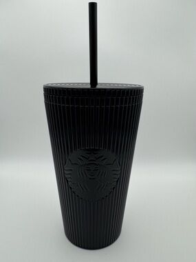 NEW Starbucks Black Ribbed Pleated 16 oz Cold Cup Tumbler w/ Lid & Straw